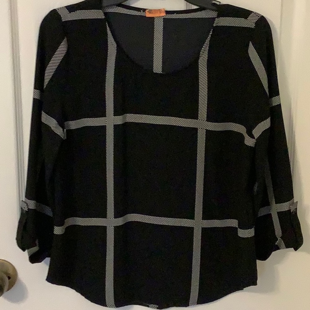 ❤️ No Tags. Black & cream 3/4 length blouse.